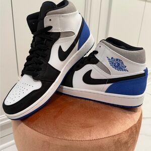 NEW Air Jordan 1 Mid SE ‘Royal Black Toe’ size 10.5